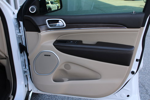 Used 2020 Jeep Grand Cherokee Summit image 16
