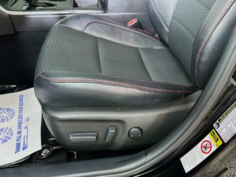 Used 2017 Toyota Camry SE image 18
