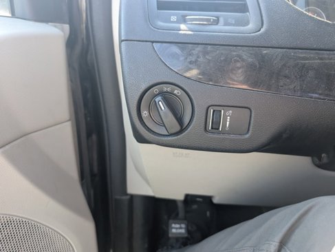 Used 2015 Dodge Grand Caravan SXT image 19
