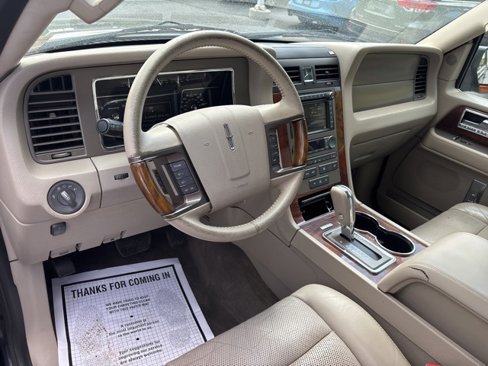Used 2013 Lincoln Navigator 4WD image 13
