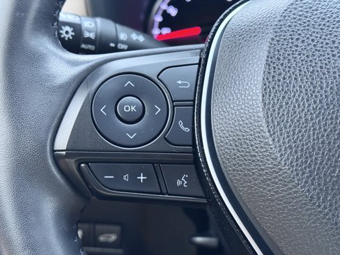 Used 2020 Toyota RAV4 XLE Premium image 28