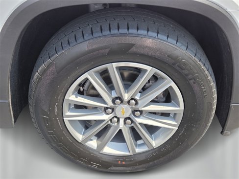 Used 2023 Chevrolet Traverse LT image 9
