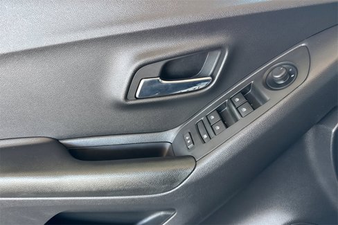 Used 2022 Chevrolet Trax LT w/ Midnight Edition image 15