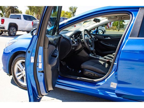 Used 2018 Chevrolet Cruze LT w/ Convenience Package image 14