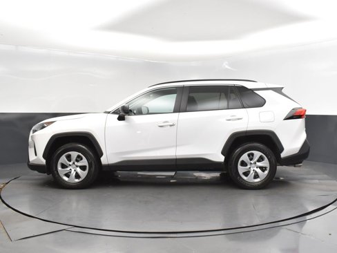Used 2020 Toyota RAV4 LE image 4