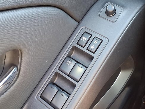 Used 2022 Nissan Frontier SV image 11