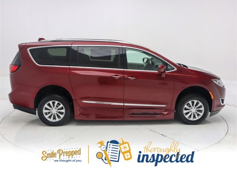 Used 2018 Chrysler Pacifica Touring-L image 3