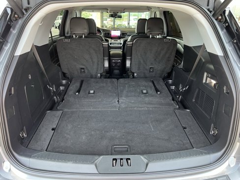 Used 2022 Ford Explorer XLT w/ Equipment Group 202A image 48