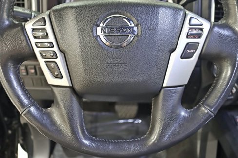 Used 2018 Nissan Titan SV w/ SV Convenience Package image 16