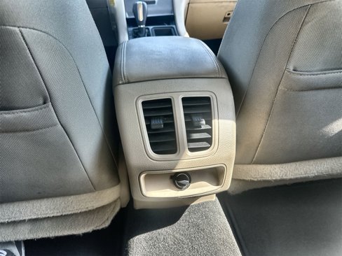 Used 2017 Ford Taurus SE image 19
