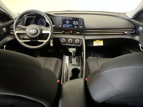 Used 2023 Hyundai Elantra SE image 21