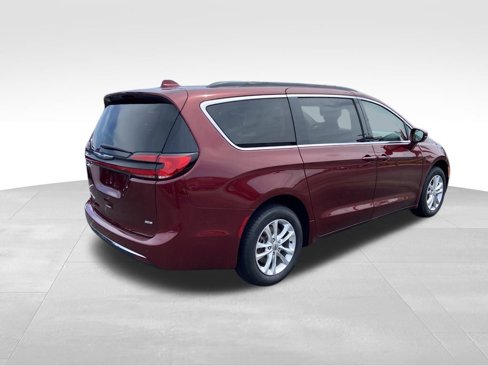 Used 2021 Chrysler Pacifica Touring image 7