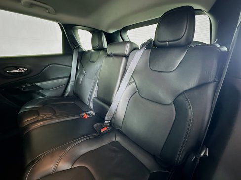 Used 2023 Jeep Cherokee Altitude Lux image 23