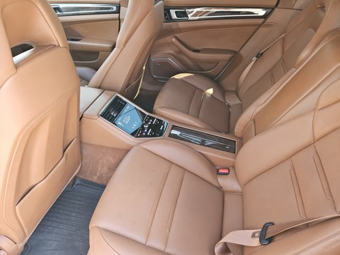 Certified 2021 Porsche Panamera image 28