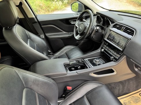 Used 2020 Jaguar F-PACE Prestige image 21