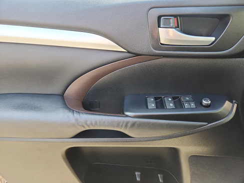 Used 2015 Toyota Highlander XLE image 14