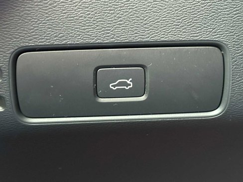 Certified 2023 Volvo XC40 Recharge Ultimate w/ Protection Package Premier image 38