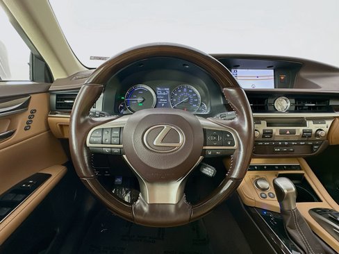 Used 2017 Lexus ES 300h image 11