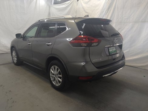Used 2018 Nissan Rogue SV image 3
