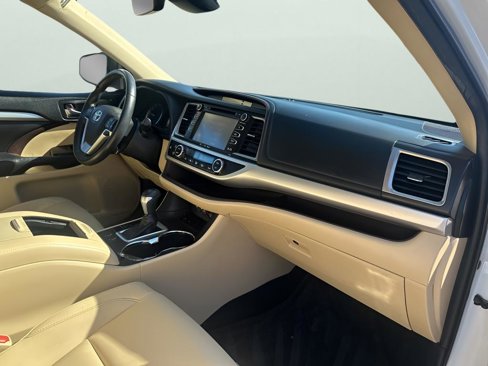 Used 2019 Toyota Highlander XLE image 14