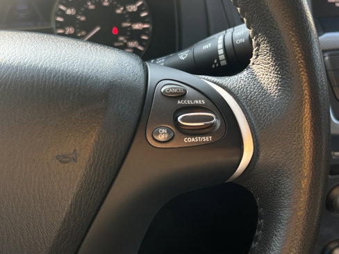 Used 2017 Nissan Pathfinder SL image 33
