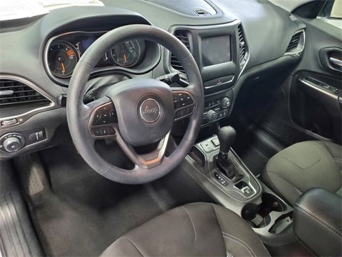 Used 2019 Jeep Cherokee Latitude w/ Popular Appearance Group image 10