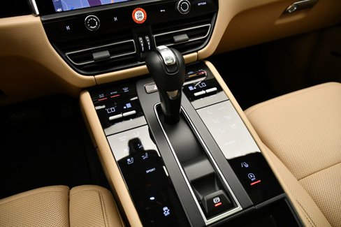 Used 2025 Porsche Macan image 32