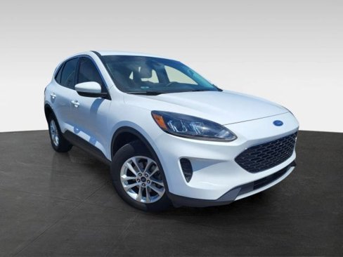 Used 2021 Ford Escape SE w/ Cold Weather Package image 2