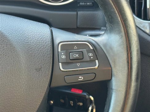Used 2013 Volkswagen Tiguan S image 40