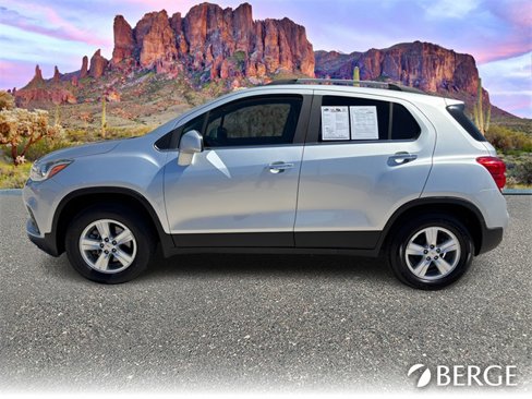Used 2018 Chevrolet Trax LT w/ LT Convenience Package image 3