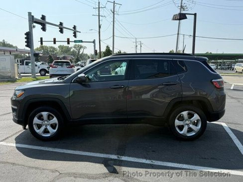 Used 2017 Jeep Compass Latitude w/ Cold Weather Group image 11