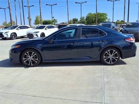 Used 2018 Toyota Camry SE image 2