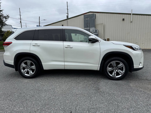 Used 2018 Toyota Highlander AWD V6 image 5