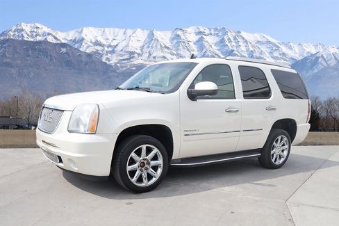 Used 2011 GMC Yukon Denali image 2
