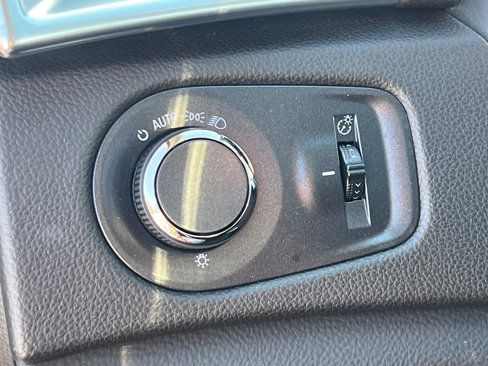 Used 2015 Cadillac SRX Luxury image 17