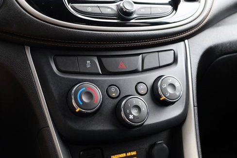 Used 2020 Chevrolet Trax LT w/ Driver Confidence Package image 19