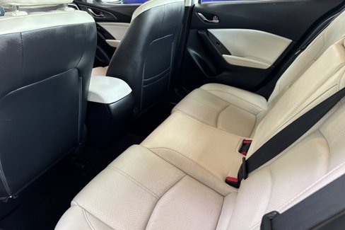 Used 2018 MAZDA MAZDA3 Grand Touring w/ Premium Equipment Package image 27