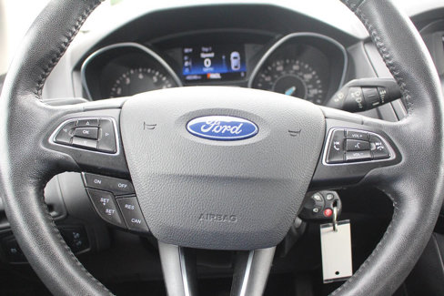 Used 2017 Ford Focus SE w/ Cold Weather Package image 13