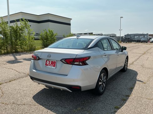 Used 2023 Nissan Versa SV image 5