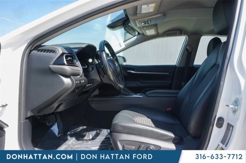 Used 2023 Toyota Camry SE image 3
