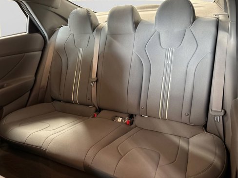 Used 2023 Hyundai Elantra SEL image 18