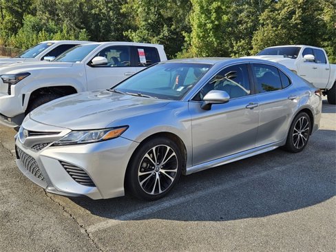 Used 2018 Toyota Camry SE image 3