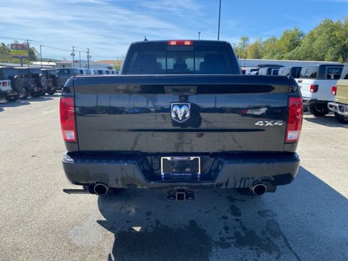 Used 2018 RAM 1500 SLT image 3