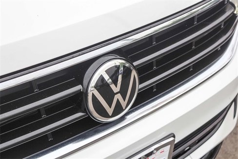 Used 2022 Volkswagen Tiguan SE R-Line image 16
