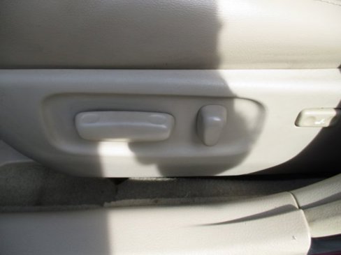 Used 2009 Toyota Avalon XLS image 19