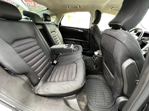 Used 2015 Ford Fusion SE w/ Equipment Group 201A image 9