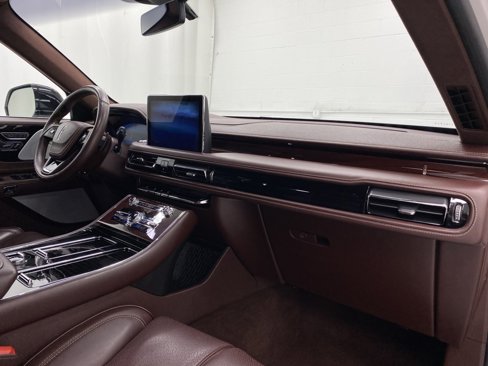 Used 2023 Lincoln Aviator Black Label Grand Touring w/ Class IV Trailer Tow Package image 17