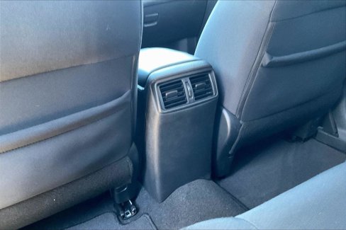 Used 2018 Nissan Rogue SV image 33