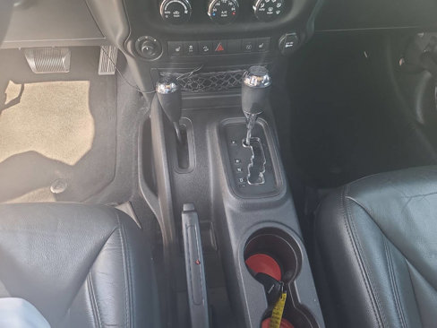 Used 2015 Jeep Wrangler Unlimited Sahara image 16