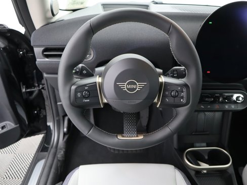 Used 2025 MINI Cooper 2-Door Hardtop image 11
